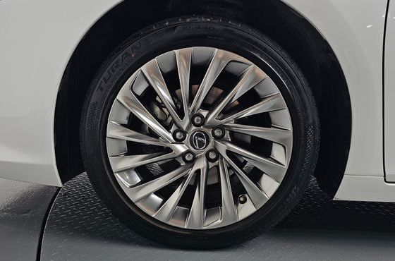 Lexus ES Executive — пробег 28 867 км — фото 5 из 5