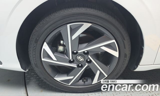 Hyundai AVANTE 1.6 Inspiration — пробег 17 901 км — фото 5 из 5