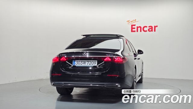 Mercedes-Benz E-Class E300 4MATIC Exclusive — пробег 9 889 км — фото 4 из 5