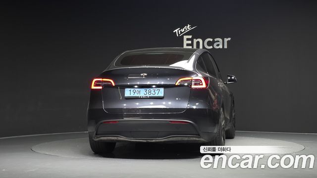Tesla Model Y RWD — пробег 33 982 км — фото 4 из 5