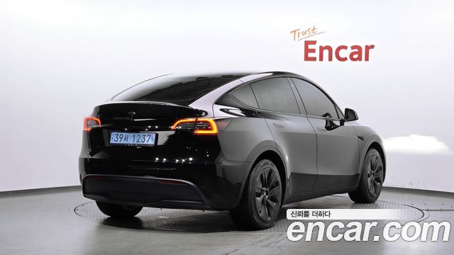 Tesla Model Y RWD — пробег 68 189 км — фото 2 из 5
