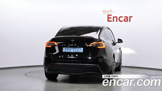 Tesla Model Y RWD — пробег 68 189 км — фото 4 из 5