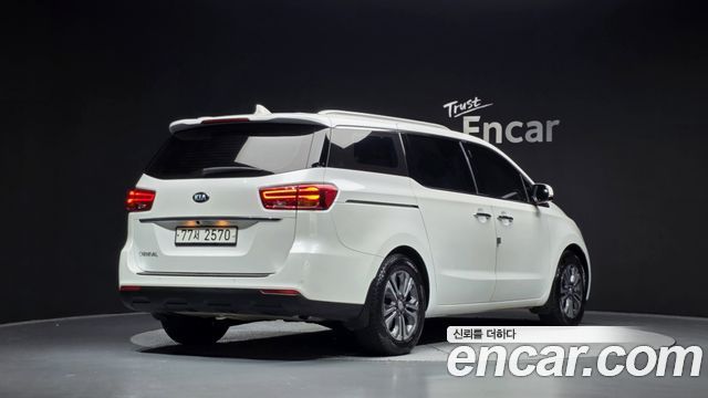 Kia Carnival 9-Seater Prstige — пробег 77 514 км — фото 2 из 5