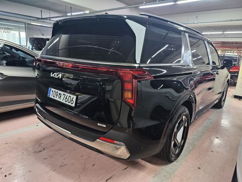Kia Carnival HEV 9seater Signature — пробег 18 км — фото 2 из 5