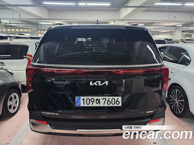Kia Carnival HEV 9seater Signature — пробег 18 км — фото 4 из 5