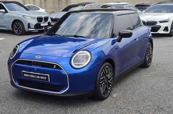 Mini Cooper SE Favoured — пробег 4 052 км — фото 1 из 5