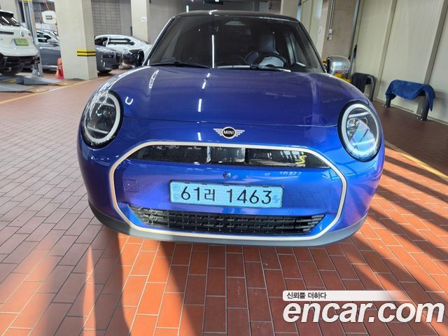 Mini Cooper SE Favoured — пробег 4 052 км — фото 3 из 5