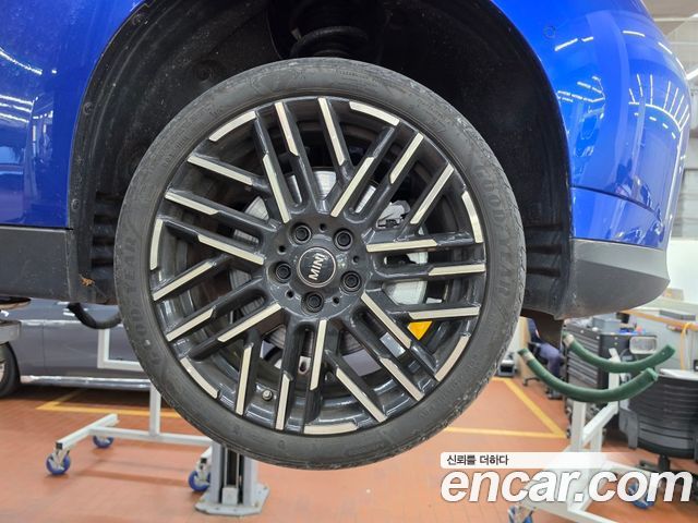 Mini Cooper SE Favoured — пробег 4 052 км — фото 5 из 5