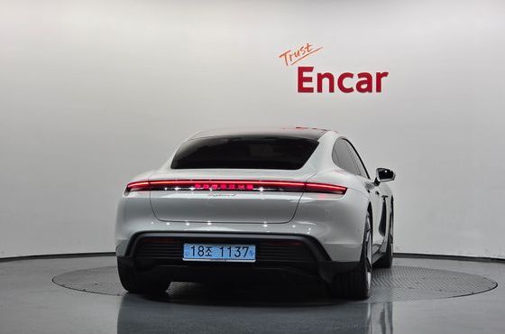Porsche Taycan Base 4 — пробег 6 490 км — фото 4 из 5