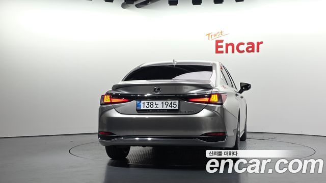 Lexus ES Executive — пробег 7 420 км — фото 4 из 5