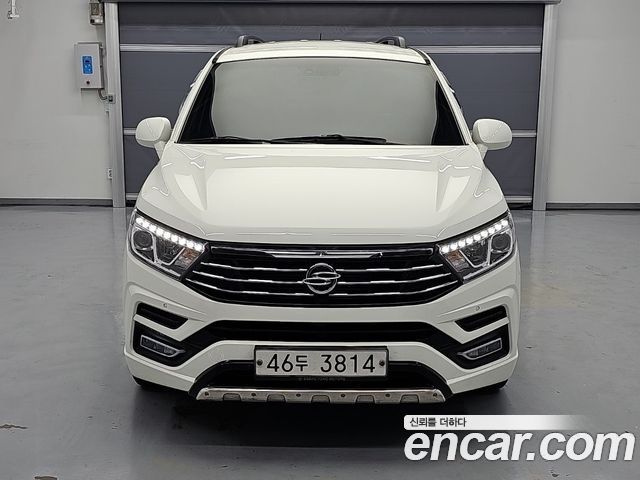 Ssangyong KORANDO 4WD TX 9-seater — пробег 204 634 км — фото 2 из 5