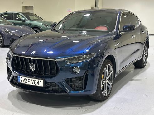 Maserati Levante 3.0 S AWD Modena — пробег 12 100 км — фото 1 из 5