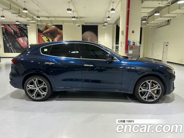 Maserati Levante 3.0 S AWD Modena — пробег 12 100 км — фото 3 из 5