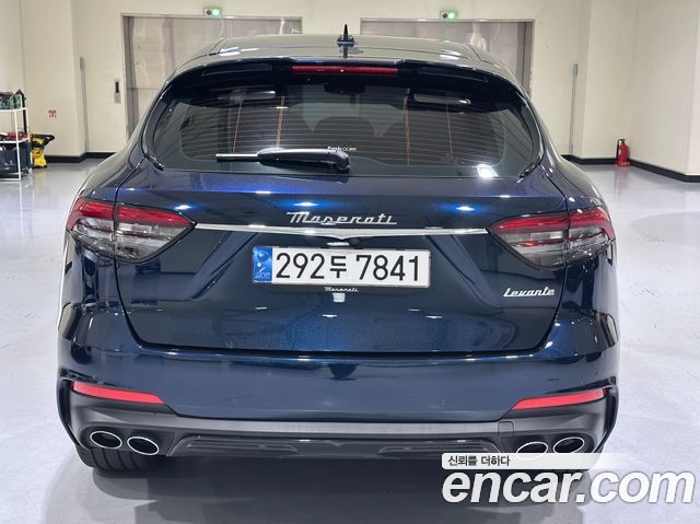 Maserati Levante 3.0 S AWD Modena — пробег 12 100 км — фото 4 из 5