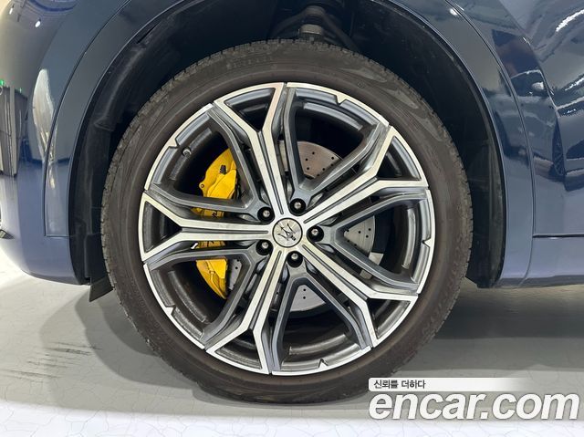 Maserati Levante 3.0 S AWD Modena — пробег 12 100 км — фото 5 из 5