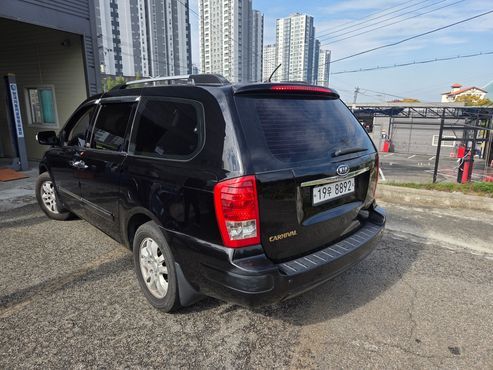 Kia Carnival New Carnival Limousine GLX High-Deluxe — пробег 250 000 км — фото 4 из 5