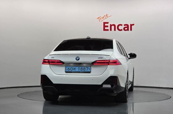 BMW i5 eDrive 40 M Sport Pro — пробег 53 008 км — фото 4 из 5