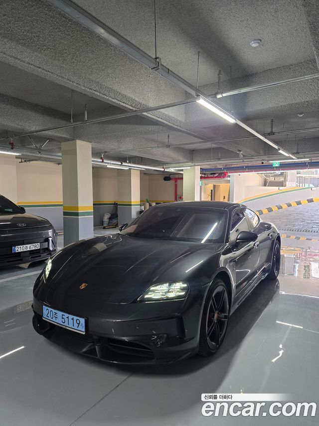 Porsche Taycan 4S — пробег 12 800 км — фото 1 из 5