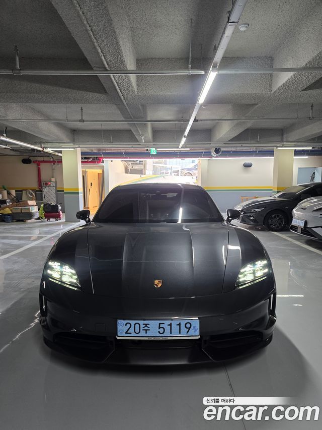 Porsche Taycan 4S — пробег 12 800 км — фото 3 из 5