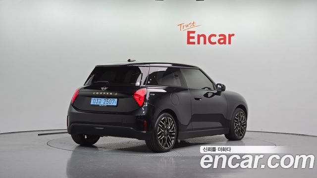 Mini Cooper SE Favoured — пробег 21 399 км — фото 2 из 5
