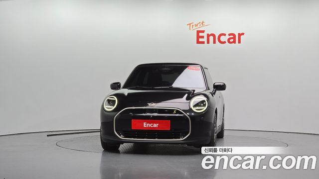 Mini Cooper SE Favoured — пробег 21 399 км — фото 3 из 5