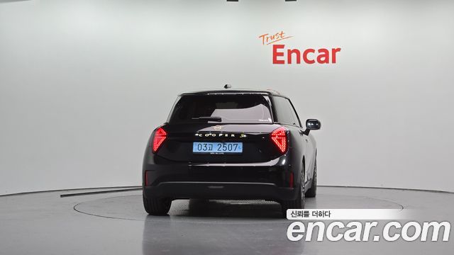 Mini Cooper SE Favoured — пробег 21 399 км — фото 4 из 5