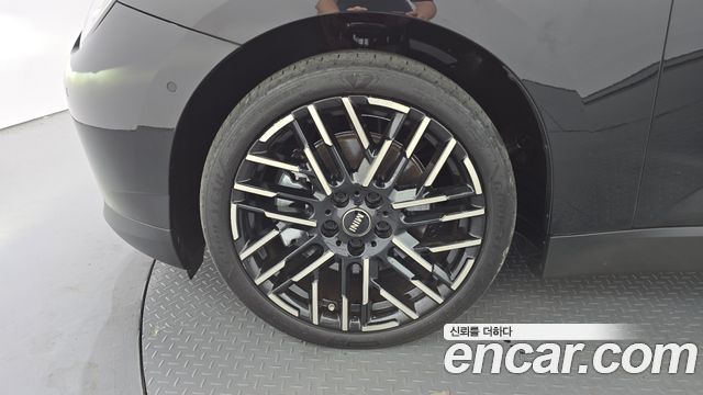 Mini Cooper SE Favoured — пробег 21 399 км — фото 5 из 5
