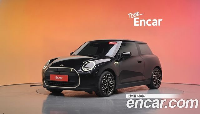 Mini Cooper SE Favoured — пробег 21 399 км — фото 1 из 5