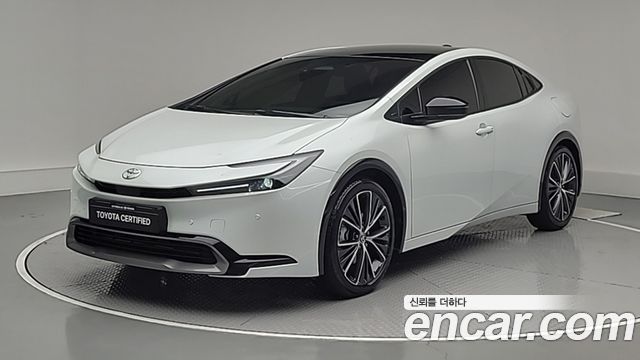 Toyota Prius 2.0 XLE AWD — пробег 3 843 км — фото 1 из 5