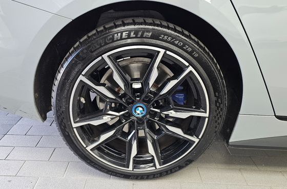 BMW i4 M50 — пробег 15 445 км — фото 5 из 5