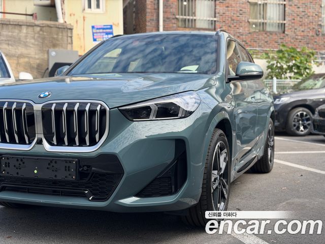 BMW X1 xDrive 20i M Sport — пробег 10 км — фото 1 из 5
