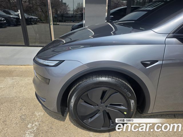 Tesla Model Y RWD — пробег 370 км — фото 4 из 5