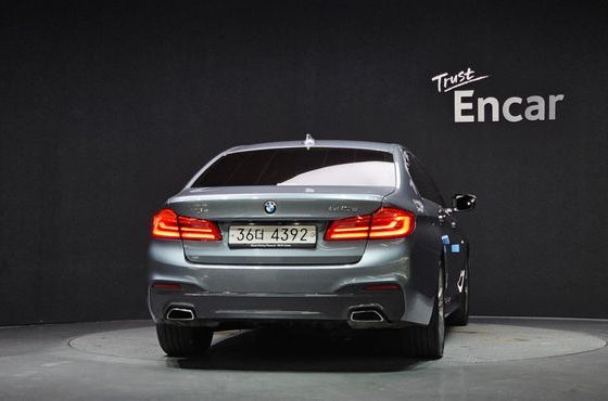 BMW 5-Series 520d xDrive M Sport Package Plus — пробег 102 856 км — фото 4 из 5