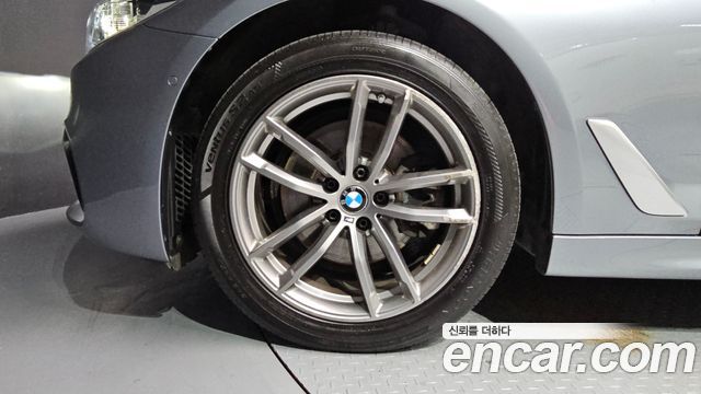 BMW 5-Series 520d xDrive M Sport Package Plus — пробег 102 856 км — фото 5 из 5