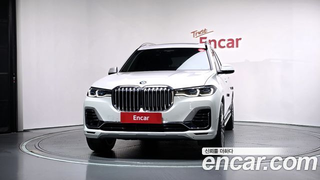 BMW X7 xDrive 40i Design Pure Excellence 7-Seater — пробег 28 793 км — фото 3 из 5