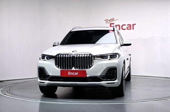 BMW X7 xDrive 40i Design Pure Excellence 7-Seater — пробег 28 793 км — фото 3 из 5