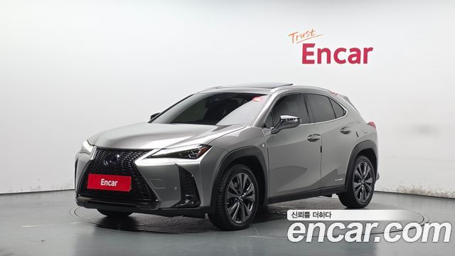 Lexus UX 2.0 F-Sport 2WD — пробег 111 622 км — фото 1 из 5