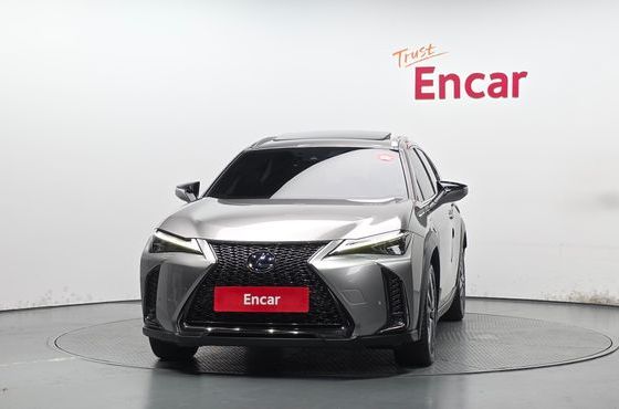 Lexus UX 2.0 F-Sport 2WD — пробег 111 622 км — фото 3 из 5