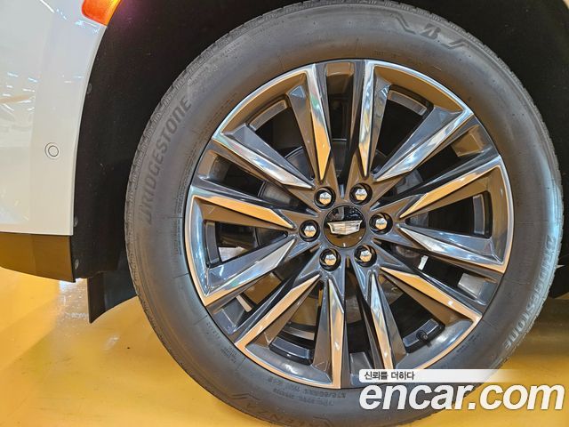 Cadillac Escalade 6.2 Sports Platinum — пробег 28 800 км — фото 5 из 5