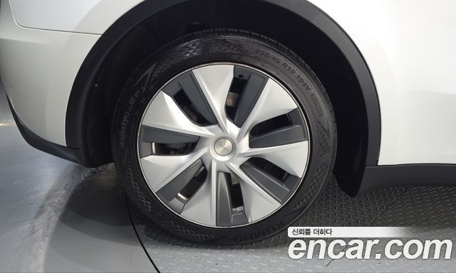 Tesla Model Y RWD — пробег 64 317 км — фото 5 из 5