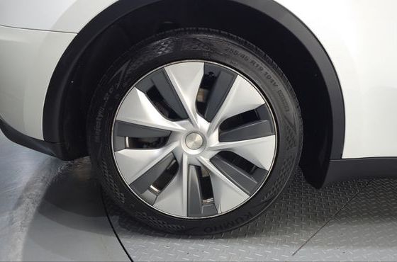 Tesla Model Y RWD — пробег 64 317 км — фото 5 из 5