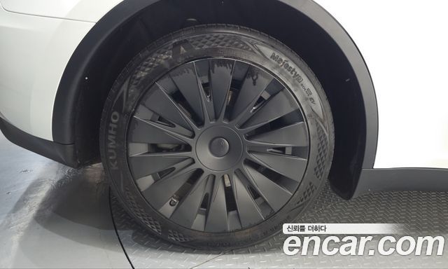 Tesla Model Y RWD — пробег 38 944 км — фото 5 из 5