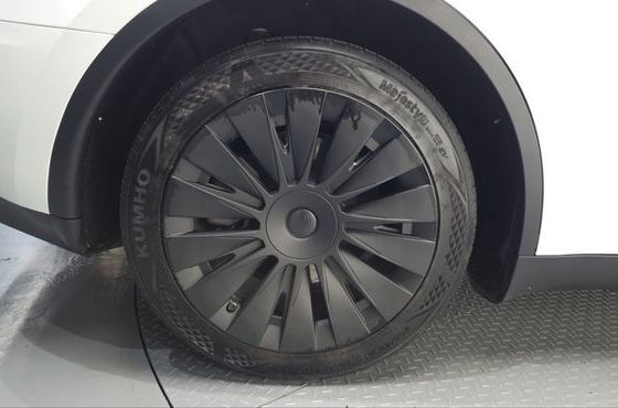 Tesla Model Y RWD — пробег 38 944 км — фото 5 из 5
