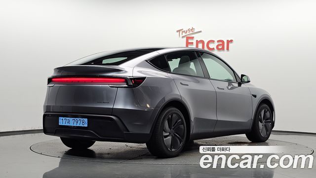Tesla Model Y Premium Long Range AWD — пробег 1 205 км — фото 2 из 5