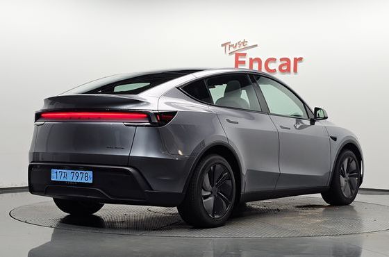 Tesla Model Y Premium Long Range AWD — пробег 1 205 км — фото 2 из 5