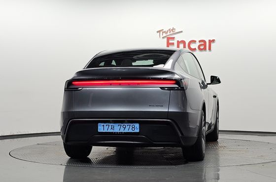 Tesla Model Y Premium Long Range AWD — пробег 1 205 км — фото 4 из 5