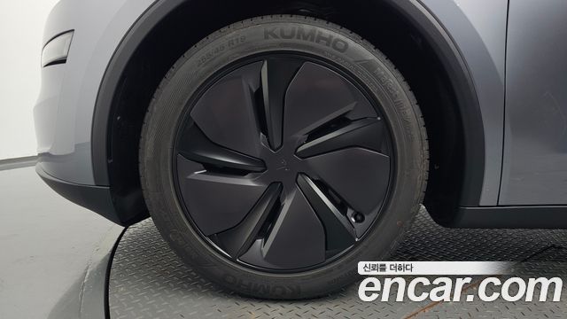 Tesla Model Y Premium Long Range AWD — пробег 1 205 км — фото 5 из 5