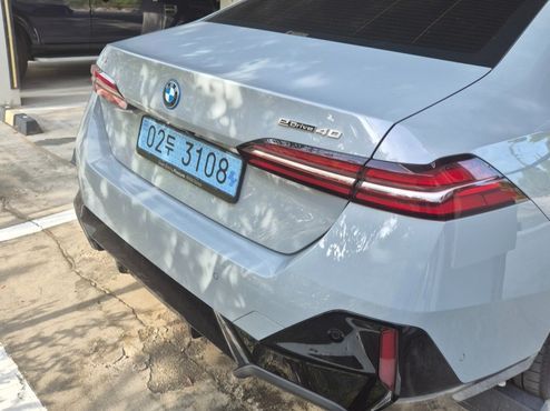 BMW i5 eDrive 40 M Sport — пробег 10 300 км — фото 4 из 5