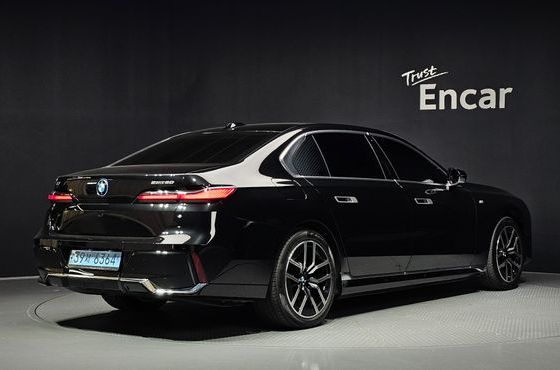 BMW i7 eDrive 50 M Sport — пробег 92 951 км — фото 2 из 5