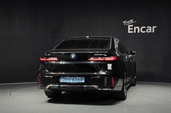 BMW i7 eDrive 50 M Sport — пробег 92 951 км — фото 4 из 5